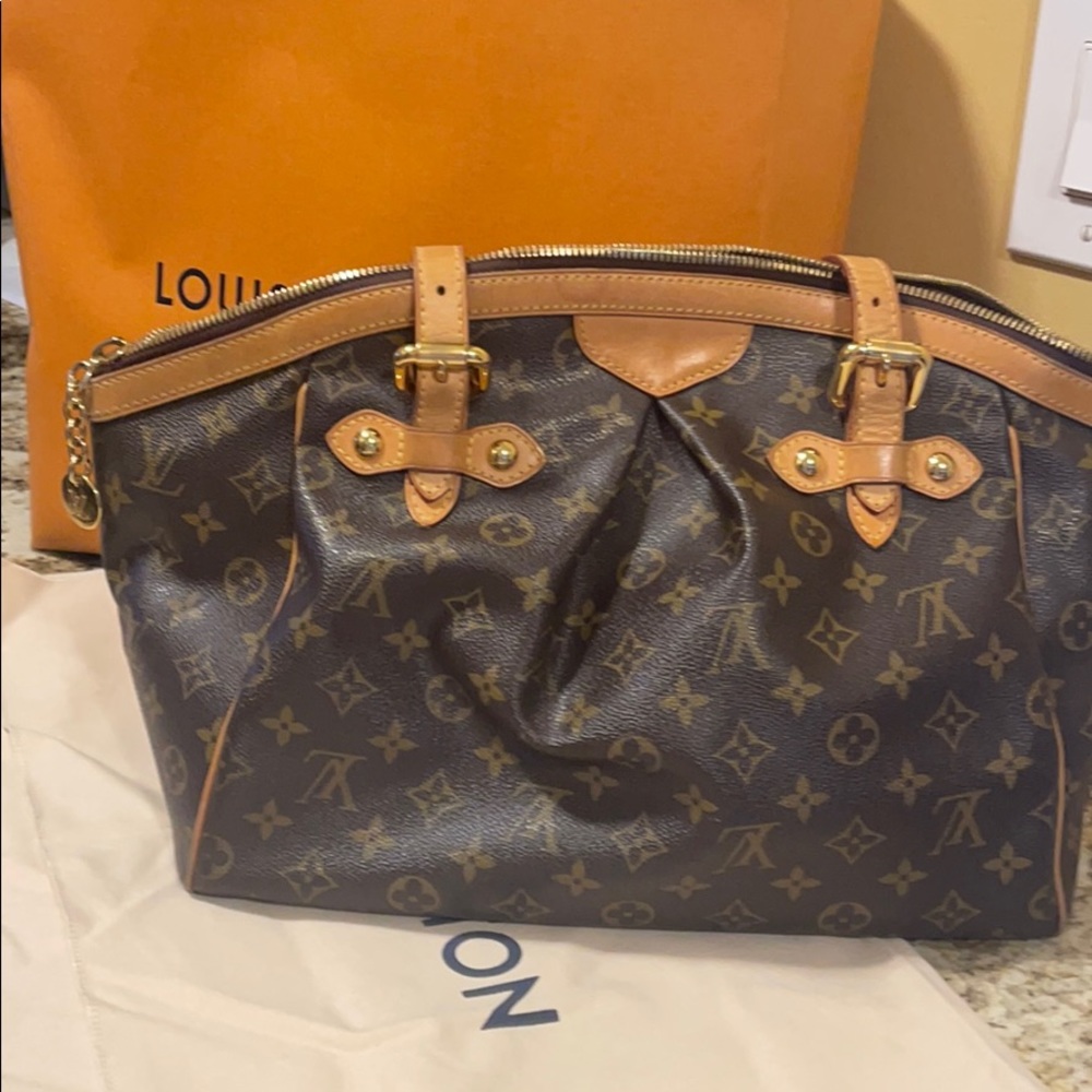 Louis Vuitton Tivoli Handbag GM